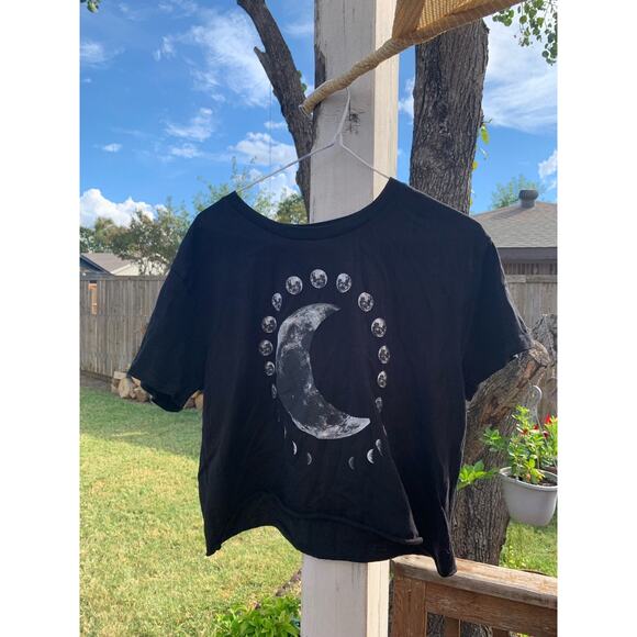 Hot Topic Moon Phase Graphic T Shirt - Sz Medium - Picture 1 of 4